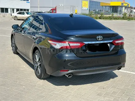 Toyota Camry 2023 года за 20 500 000 тг. в Актобе – фото 4
