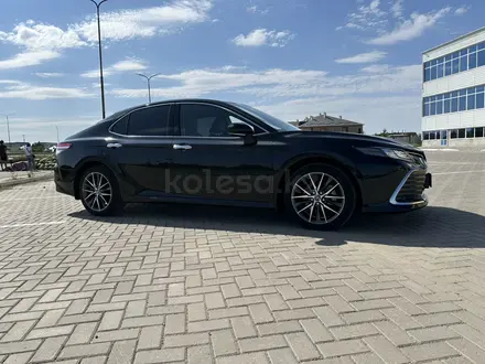 Toyota Camry 2023 года за 20 500 000 тг. в Актобе – фото 6