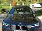 BMW 530 2023 года за 24 900 000 тг. в Алматы – фото 2