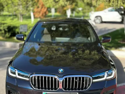BMW 530 2023 года за 25 500 000 тг. в Алматы – фото 2