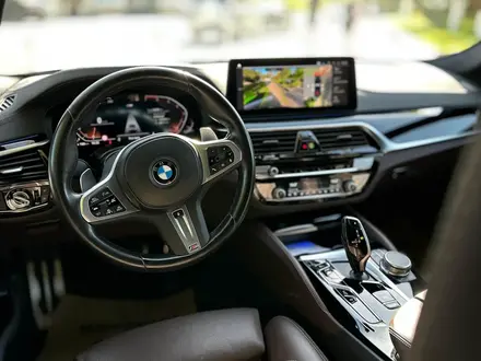 BMW 530 2023 года за 25 500 000 тг. в Алматы – фото 11