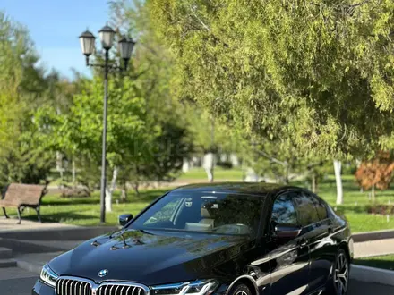 BMW 530 2023 года за 25 500 000 тг. в Алматы – фото 3