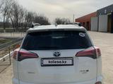 Toyota RAV4 2016 года за 11 800 000 тг. в Уральск – фото 4