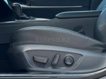 Toyota Camry 2020 года за 11 700 000 тг. в Шымкент – фото 12