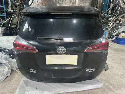 КРЫШКА БАГАЖНИКА РЕСТ RAV4 за 350 000 тг. в Астана – фото 6