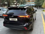 Toyota Highlander 2023 года за 29 500 000 тг. в Алматы – фото 4