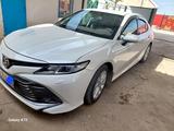 Toyota Camry 2020 года за 13 000 000 тг. в Атырау