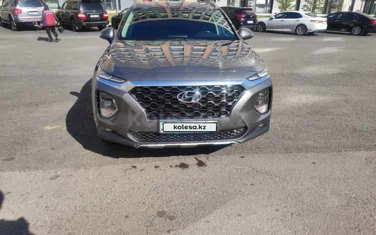 Hyundai Santa Fe 2020 годаfor13 400 000 тг. в Астана