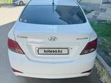 Hyundai Solaris 2015 года за 3 100 000 тг. в Уральск – фото 5