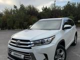 Toyota Highlander 2016 года за 16 000 000 тг. в Шымкент