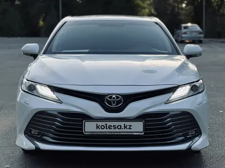 Toyota Camry 2018 года за 16 200 000 тг. в Алматы – фото 11