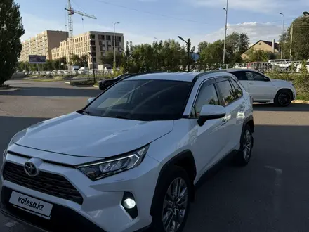 Toyota RAV4 2019 года за 12 900 000 тг. в Актобе – фото 4