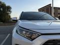 Toyota RAV4 2019 года за 12 900 000 тг. в Актобе – фото 17