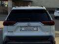 Toyota RAV4 2019 года за 12 900 000 тг. в Актобе – фото 2