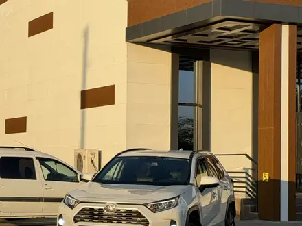 Toyota RAV4 2019 года за 12 900 000 тг. в Актобе – фото 21