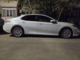 Toyota Camry 2023 года за 14 000 000 тг. в Алматы – фото 2