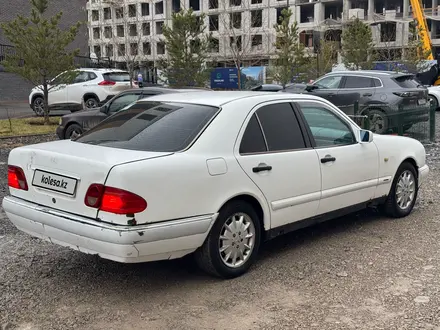 Mercedes-Benz E 200 1996 года за 2 490 000 тг. в Астана – фото 6