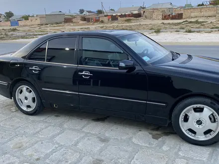 Mercedes-Benz E 320 2000 года за 3 500 000 тг. в Актау – фото 2