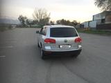 Volkswagen Touareg 2006 года за 6 500 000 тг. в Алматы – фото 4