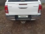 Toyota Hilux 2018 года за 15 850 000 тг. в Уральск – фото 2