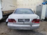 Mercedes-Benz C 230 1998 года за 303 303 тг. в Астана – фото 2