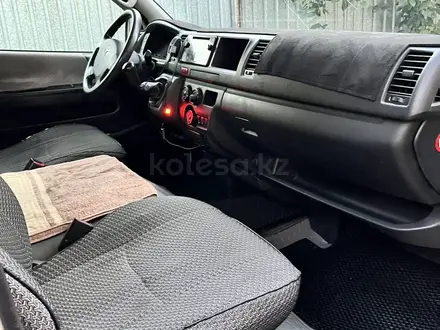 Toyota Hiace 2016 года за 17 600 000 тг. в Алматы – фото 7