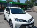 Toyota RAV4 2015 годаfor9 500 000 тг. в Алматы