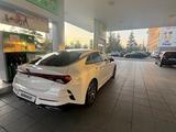 Kia K5 2021 года за 10 200 000 тг. в Астана