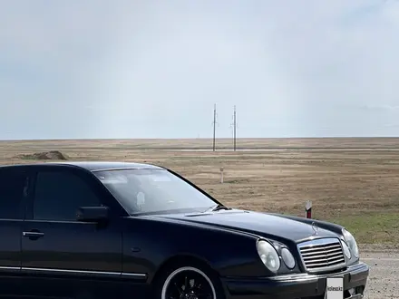 Mercedes-Benz E 230 1996 года за 2 950 000 тг. в Атырау – фото 8