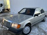 Mercedes-Benz E 220 1987 года за 2 400 000 тг. в Астана – фото 2