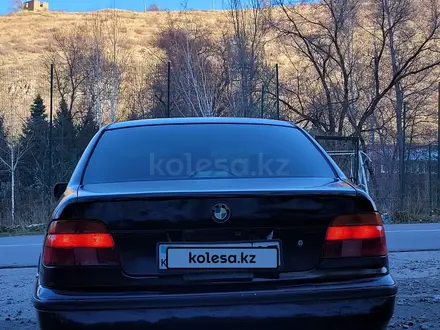 BMW 528 1999 года за 2 700 000 тг. в Алматы – фото 2