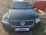 Volkswagen Touareg 2004 года за 5 000 000 тг. в Караганда – фото 2