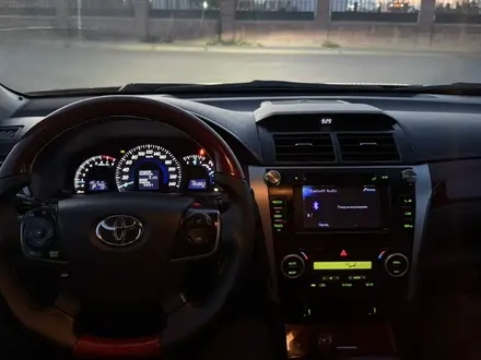 Toyota Camry 2013 года за 8 500 000 тг. в Жанаозен – фото 9