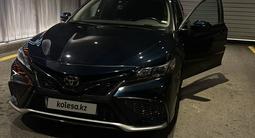 Toyota Camry 2021 года за 13 800 000 тг. в Алматы – фото 3