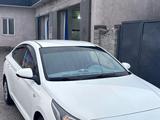 Hyundai Solaris 2019 года за 6 800 000 тг. в Шымкент – фото 2