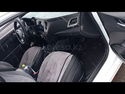 Hyundai Solaris 2019 года за 6 800 000 тг. в Шымкент – фото 17