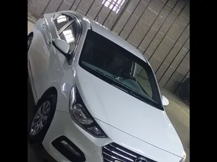 Hyundai Solaris 2019 года за 6 800 000 тг. в Шымкент – фото 18