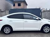 Hyundai Solaris 2019 года за 6 800 000 тг. в Шымкент – фото 4