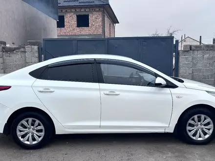 Hyundai Solaris 2019 года за 6 800 000 тг. в Шымкент – фото 4