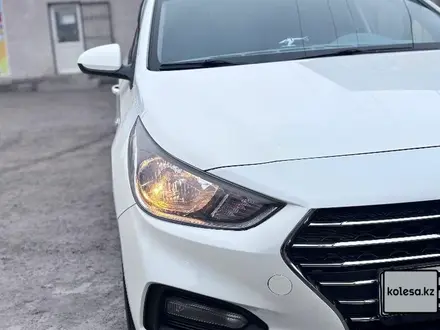 Hyundai Solaris 2019 года за 6 800 000 тг. в Шымкент – фото 5