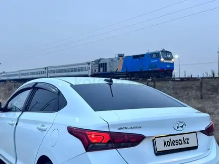 Hyundai Solaris 2019 года за 6 800 000 тг. в Шымкент – фото 9