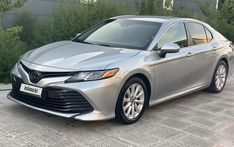 Toyota Camry 2018 года за 8 800 000 тг. в Жанаозен