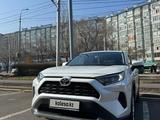 Toyota RAV4 2021 года за 16 000 000 тг. в Алматы