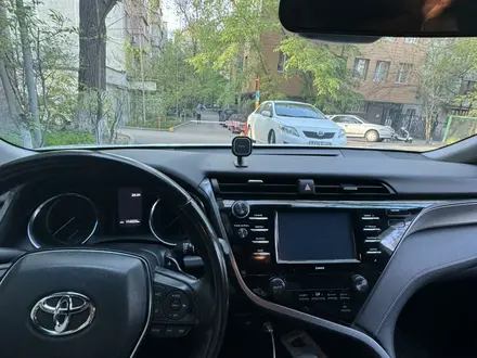 Toyota Camry 2019 года за 11 900 000 тг. в Алматы – фото 6