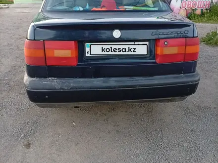 Volkswagen Passat 1995 года за 1 300 000 тг. в Астана – фото 2