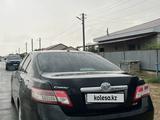 Toyota Camry 2012 года за 6 000 000 тг. в Кульсары – фото 4
