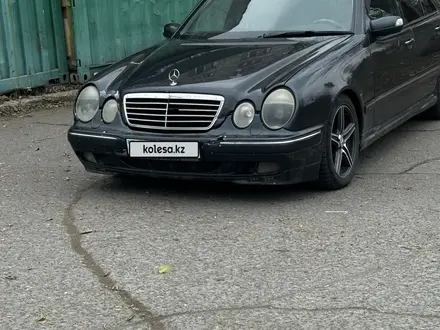 Mercedes-Benz E 320 1997 года за 3 000 000 тг. в Павлодар – фото 3