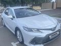 Toyota Camry 2023 года за 15 500 000 тг. в Уральск – фото 2
