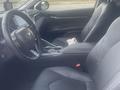Toyota Camry 2023 года за 15 500 000 тг. в Уральск – фото 7