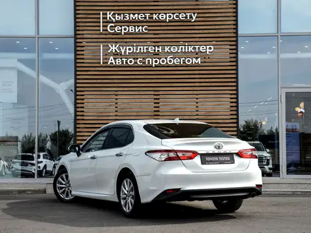 Toyota Camry 2020 года за 13 600 000 тг. в Шымкент – фото 2